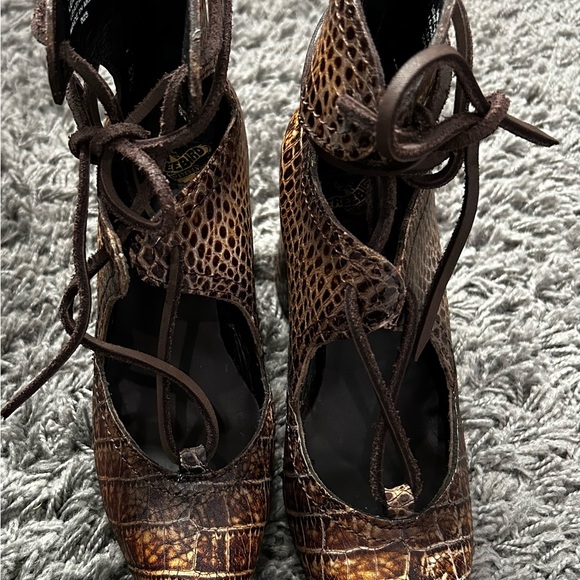 FREEBIRD Joyce, Animal Print Booties. Size 7 - Picture 2 of 14